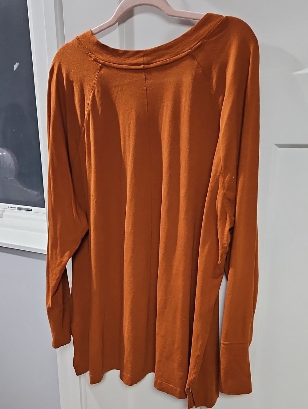 Ava & Viv Rust Orange V-Neck Long Sleeve Top - Picture 3 of 4